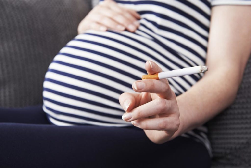 pregnant woman and smoking